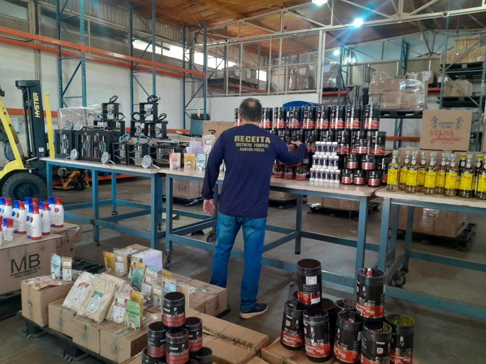 Capa da notícia: Em uma semana, fiscais do GDF apreendem R$ 2,4 milhões em mercadorias
